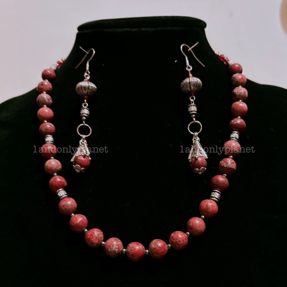 🌹HP🌹✨NEW✨ Red Natural Stone Necklace & Earrings Matching Set